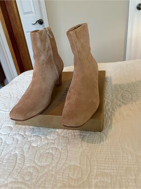 Huma Blanco Rose Suede Mid-Heel Ankle Boots with Side Zip